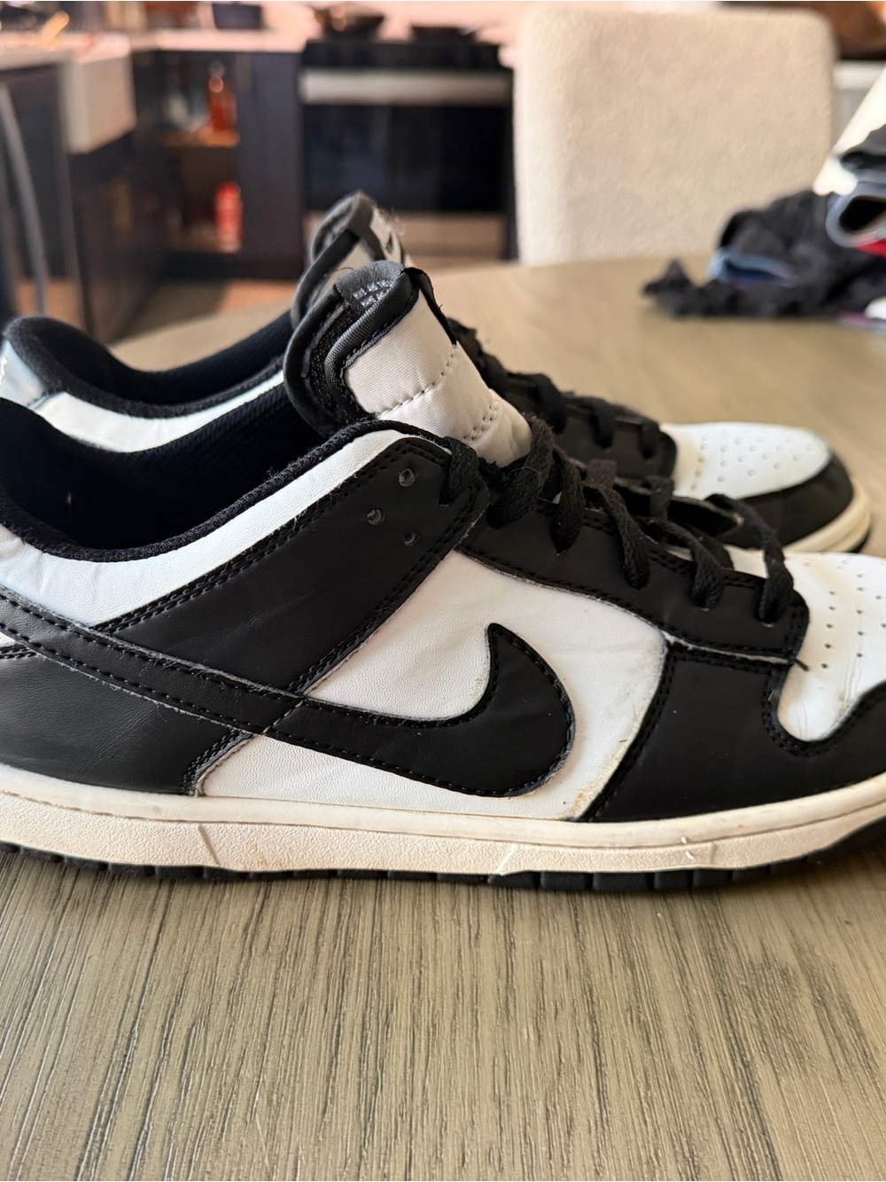 Nike Men’s Black and White Low-Top Sneakers with Swoosh